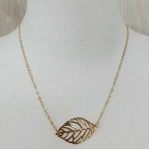 Leaf Pendant Gold Necklace